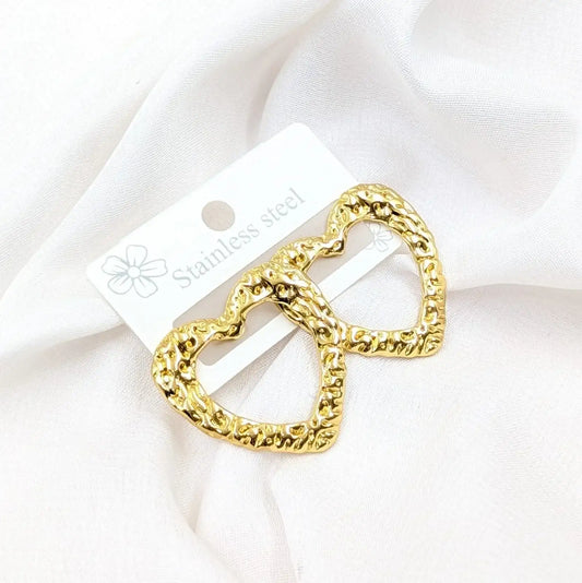 Gold chain belt buckle on a white card with 'Stainless Steel' text, against a white fabric background.
